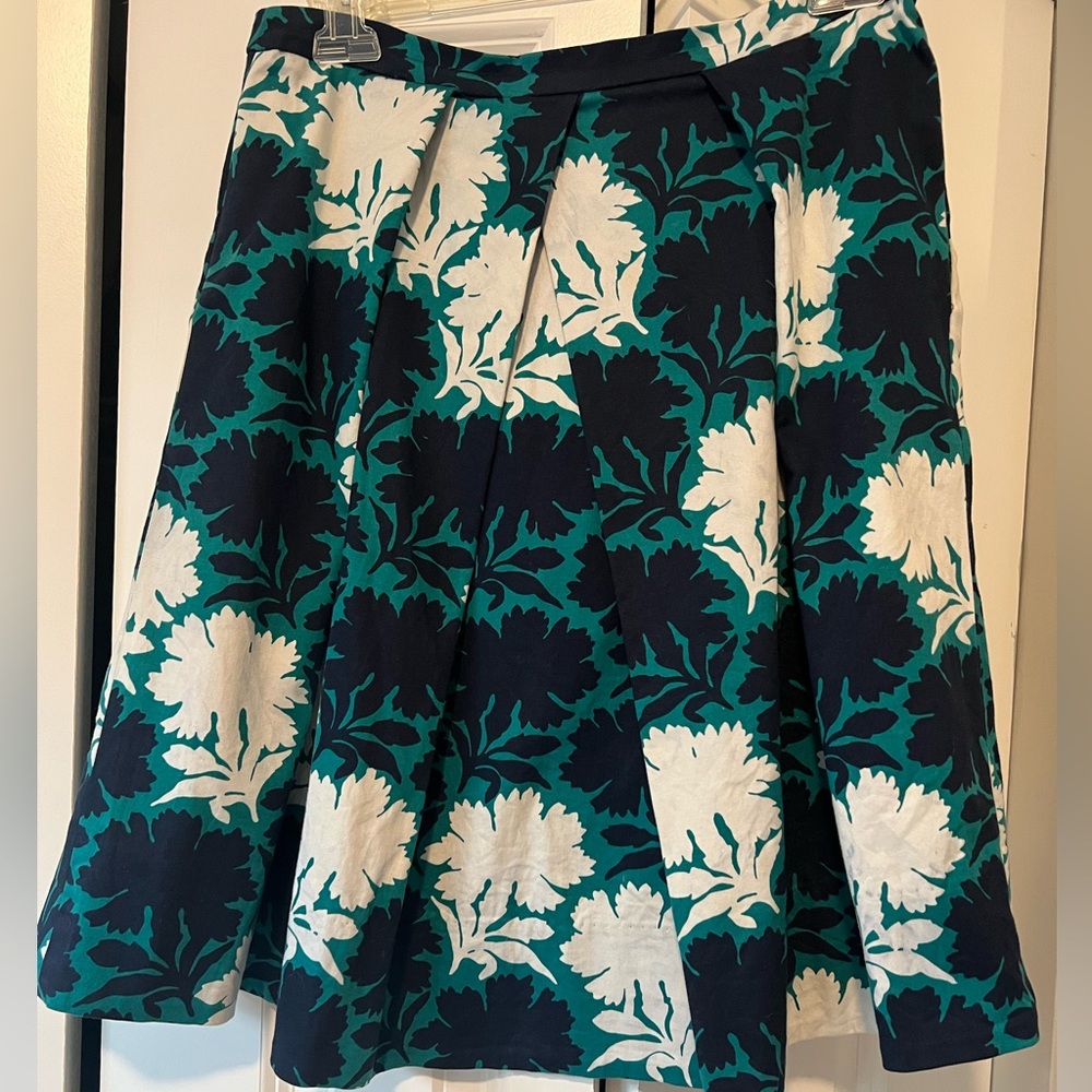 Draper James Navy and White Floral Skirt